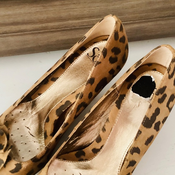 Sofft Size 9.5 M High Heel Pump Suede Leather Printed Leopard Peep Toe Rosette - Picture 5 of 15